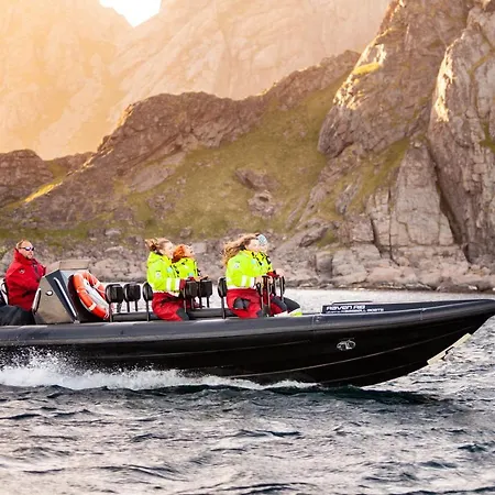 Brygga Restaurant And 3* Å