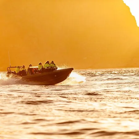 Brygga Restaurant And Å