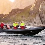 Brygga Restaurant And 3* Å