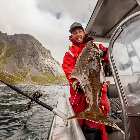 Brygga Restaurant And 3* 오